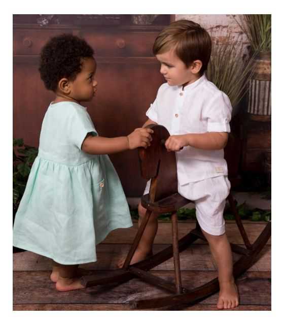 Eleganckie stylowe białe lniane ubranko do chrztu dla chłopca 