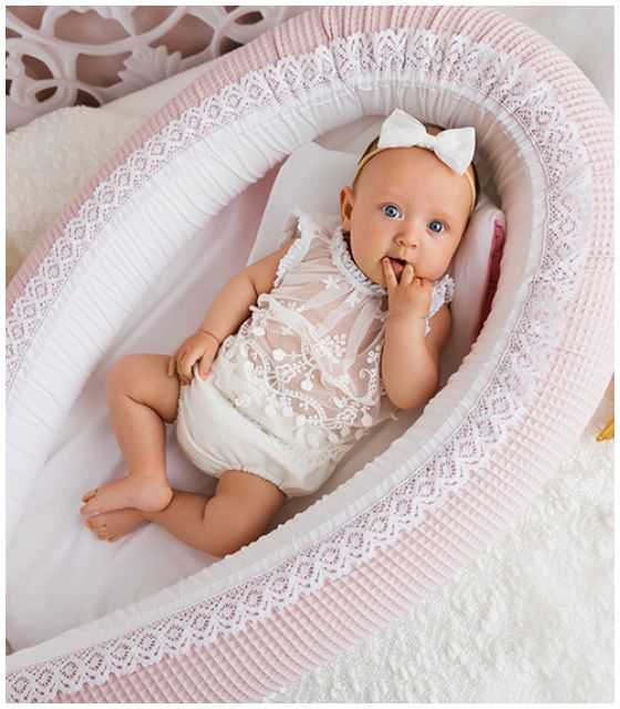 Kokon niemowlęcy różowy waffle z koronką