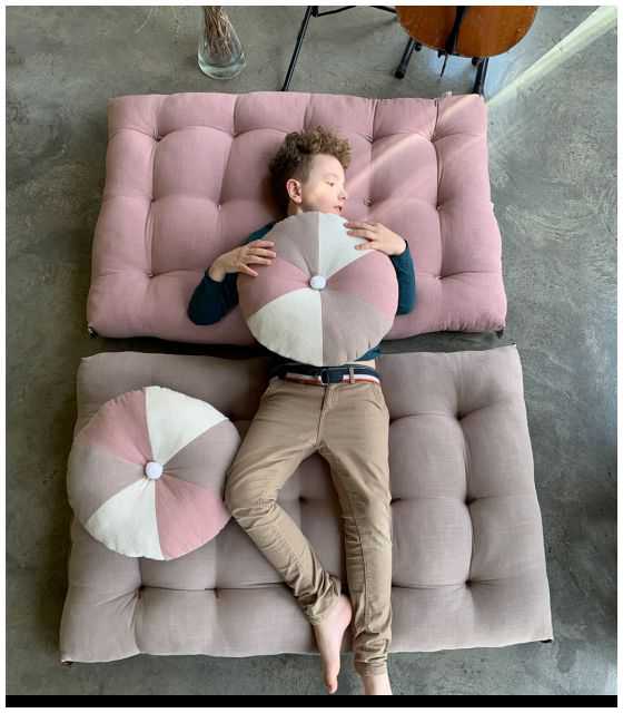 Lniany zakątek – okrągła poduszka z pomponem