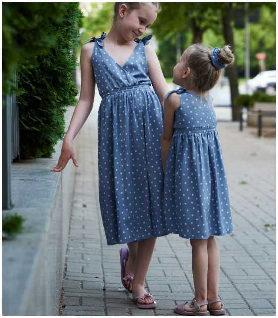 letnia sukienka dla dziewczynki z wiązanymi ramiączkami - BLUE SKY
