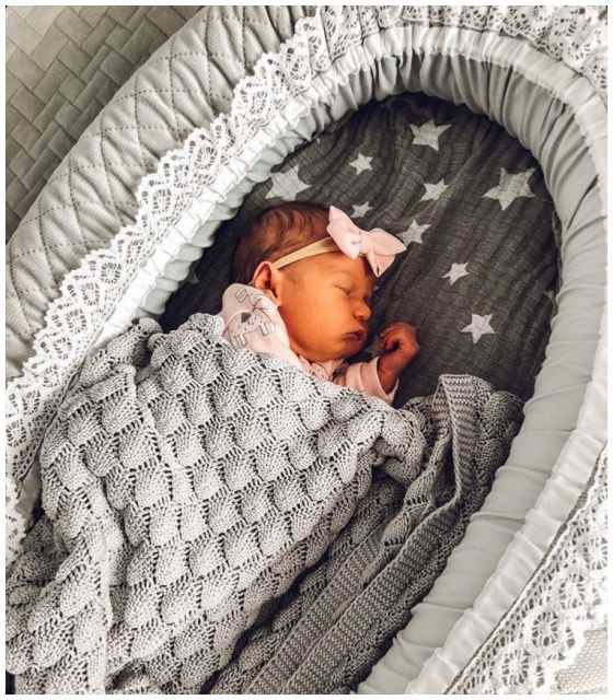 Kokon niemowlęcy szary pikowany velvet z koronką