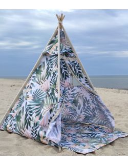 namiot tipi dżungla na plaży nad morzem