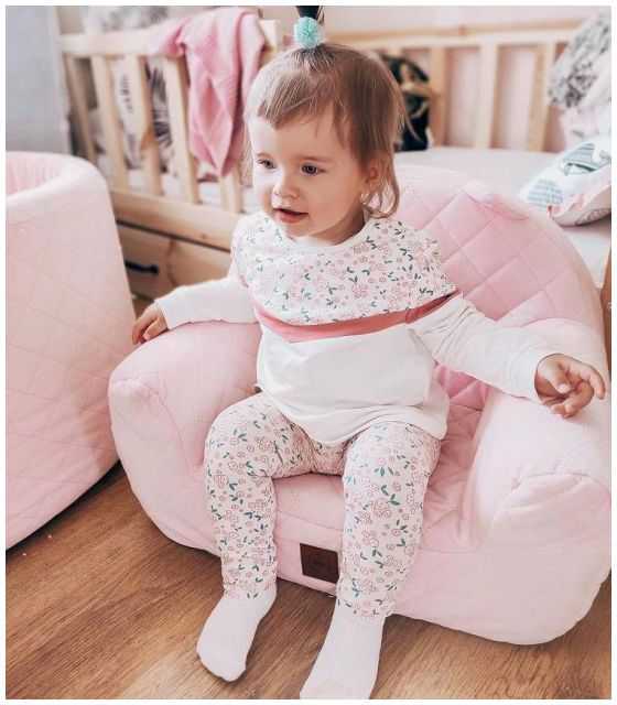 Fotelik dla dziecka różowy pikowany velvet