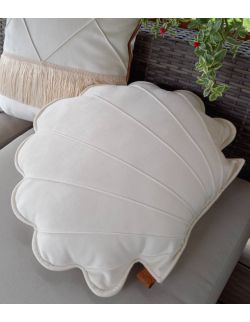 kremowa poduszka dekoracyjna muszla
