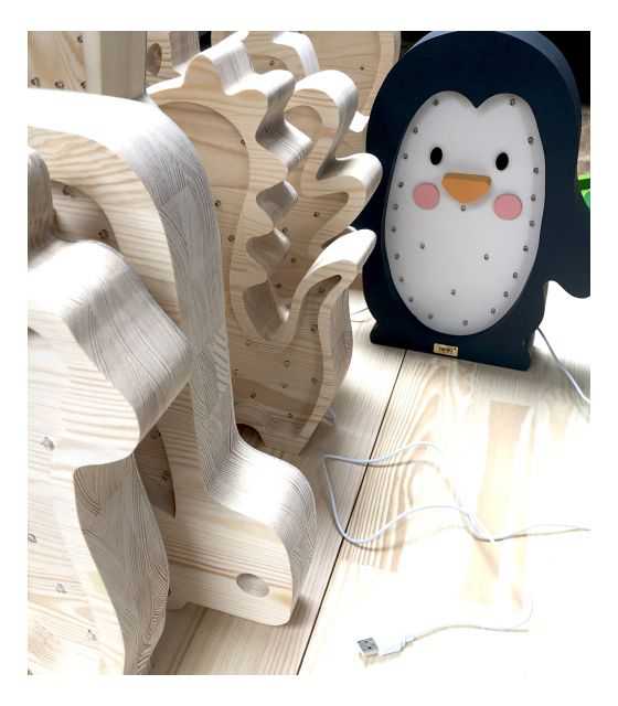 Lampka z drewna Pingwinek Padi NINKI WOOD 