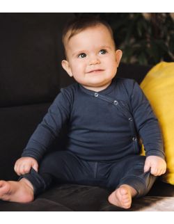 niebieskie spodenki niemowlęce z delikatnej bawełny