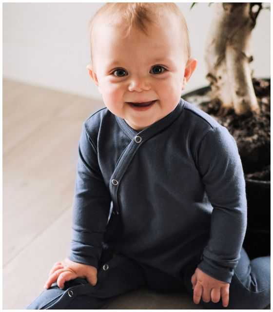 niebieski pajacyk niemowlęcy z delikatnej bawełny