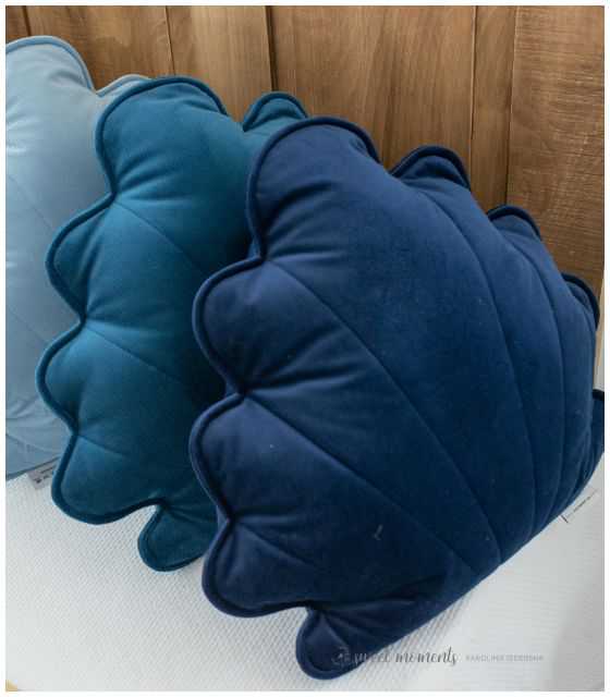 Poduszka muszelka Velvet Dark Blue - Ciemnoniebieska