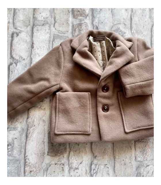 Elegancki płaszcz brązowy dla chłopca