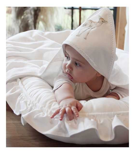 Gniazdko niemowlęce BASIC z falbanką Białe