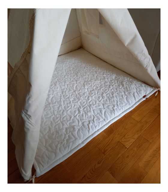 namiot tipi w zestawie z akcesoriami z matą, 3 poduszkami, girlandą i łapaczem snów