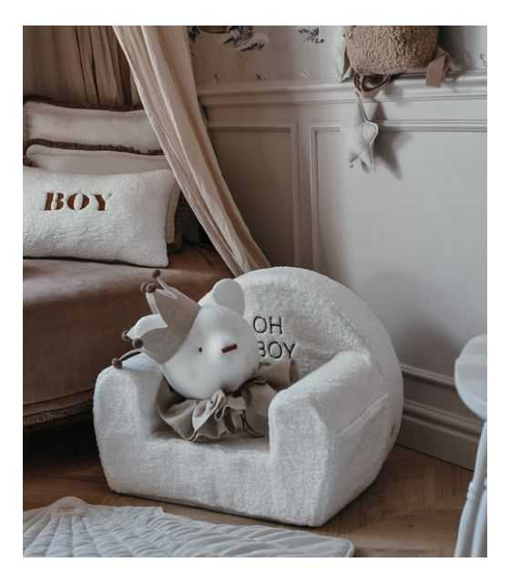 Futrzany fotelik dla dziecka z haftowanym imieniem biały