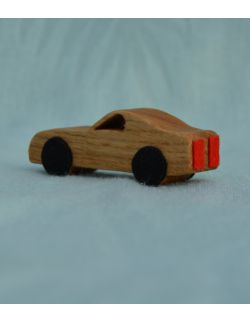 Sportowy samochód z drewna