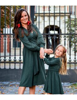 sukienki dla mamy i córki rozkloszowane z paskiem zielone