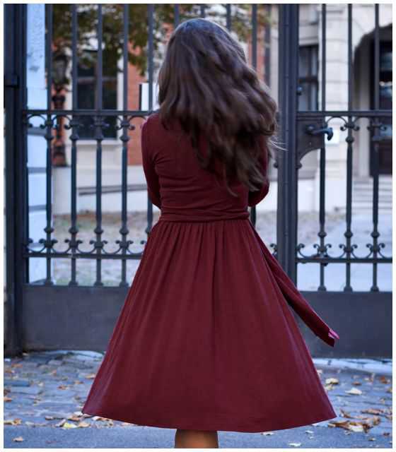 kopertowa sukienka midi z dekoltem w kształcie litery V - burgund