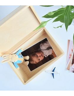 Memory box - pudełko wspomnień z metryczką i znaczkiem