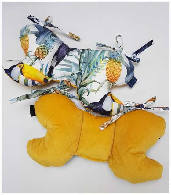 Poduszka Motylek Tukany z velvet musztardowy pikowany caro